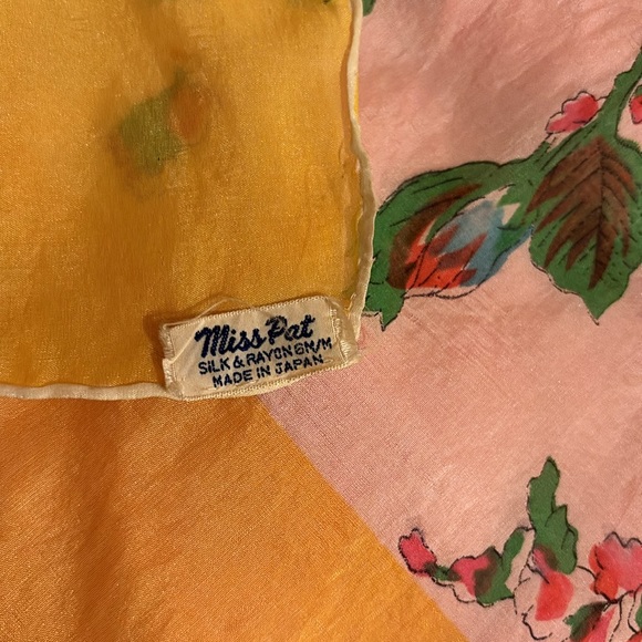 Vintage “Miss Pat” rolled edge silk blend made in Japan rose floral design scarf - Picture 8 of 11